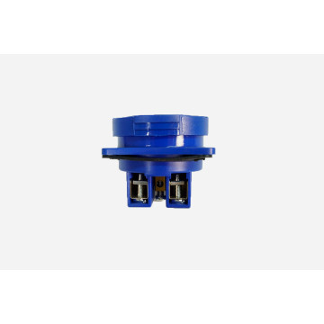 blauer Stromstecker mit Schutzklappe
